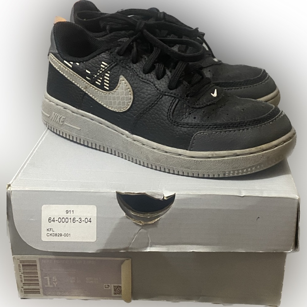 Nike force 1 lv8 size 1.5 (preschool)
